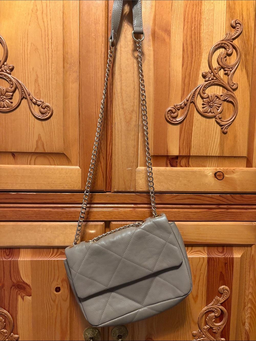 Anna Paola Quilted Italian Leather Chain-strap Crossbody Bag in Taupe